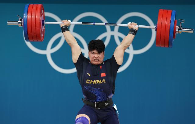 巴黎奥运会丨举重——男子102公斤级：中国选手刘焕华夺冠XxjpseC011194_20240810_MVPFN0A001.jpg