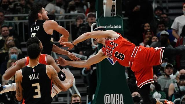 1642905763381072238.jpg dm_220121_DM_NBA_GRAYSON_ALLEN_KICKED_OUT1387.jpg