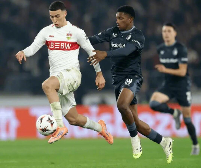 开云体育网页版入口-拜仁接触费耶诺德后卫，曼城高价竞争利夫拉门托|德国|瓜迪奥拉|史蒂文-里德|纽卡斯尔联|拜仁慕尼黑_新浪体育_新浪新闻